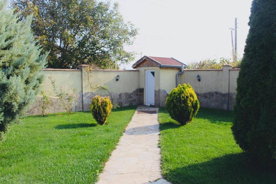 Ezerets Guest House Anita Dış mekan fotoğraf